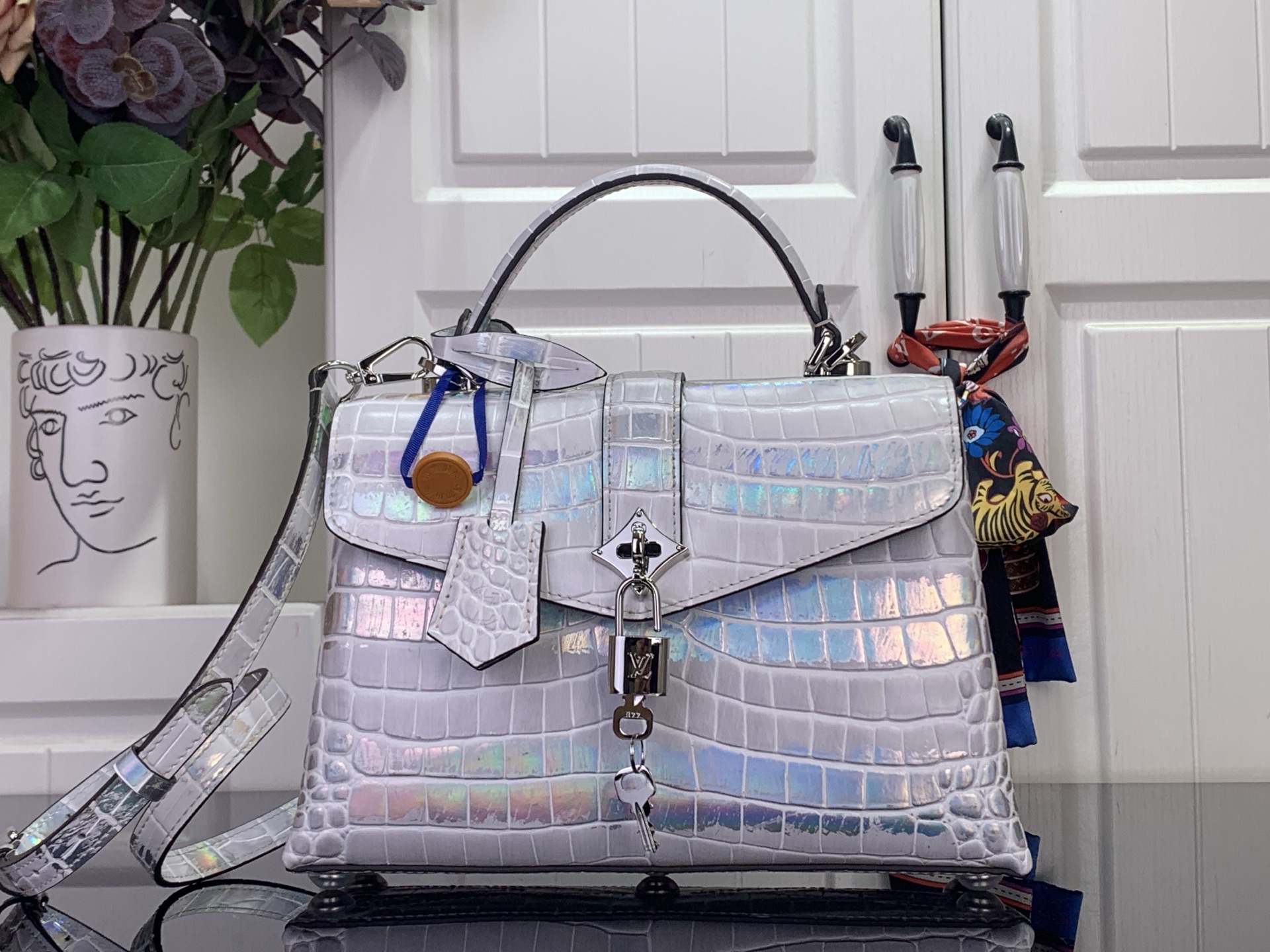 Louis Vuitton Basic Bag M-s