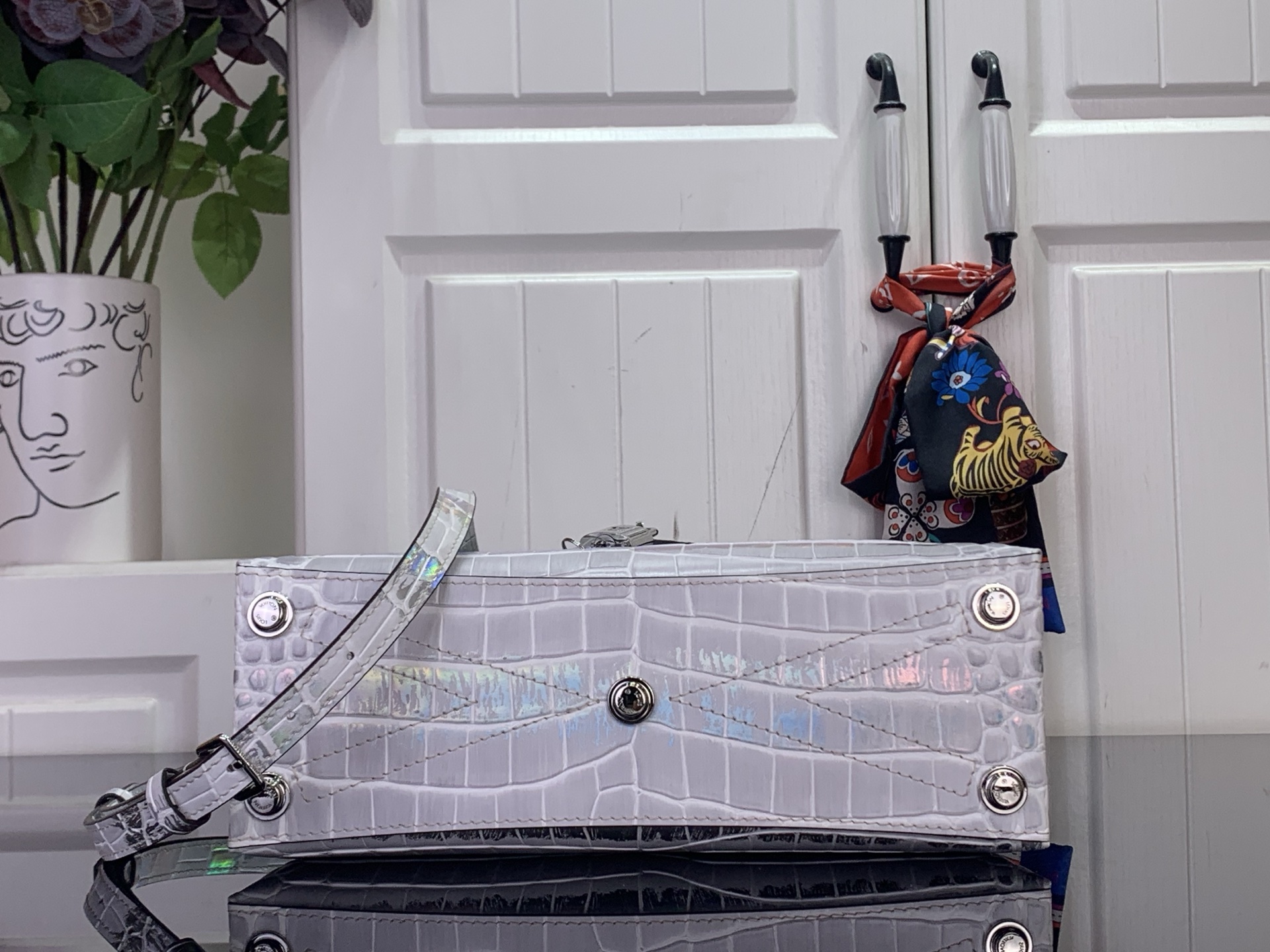 Louis Vuitton Basic Bag M-s