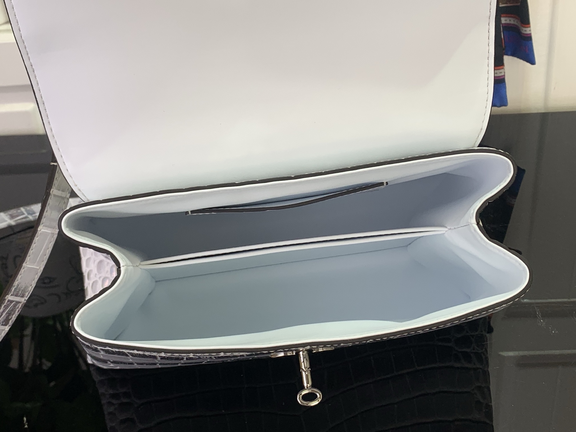 Louis Vuitton Basic Bag M-s