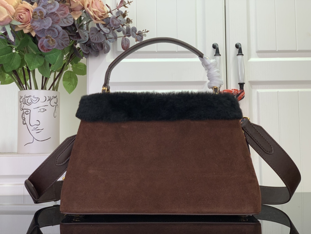 Louis Vuitton Basic Bag Gold M-l-s