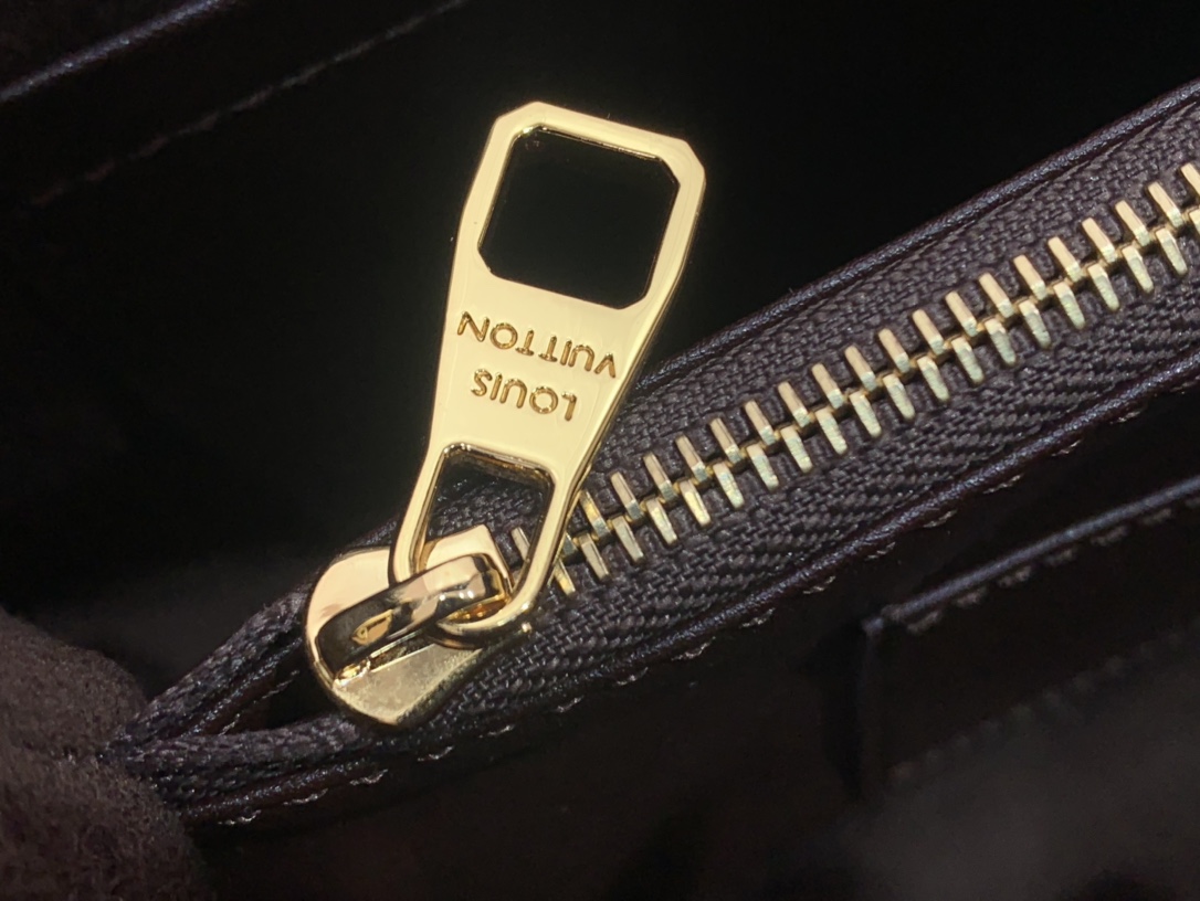 Louis Vuitton Basic Bag Gold M-l-s