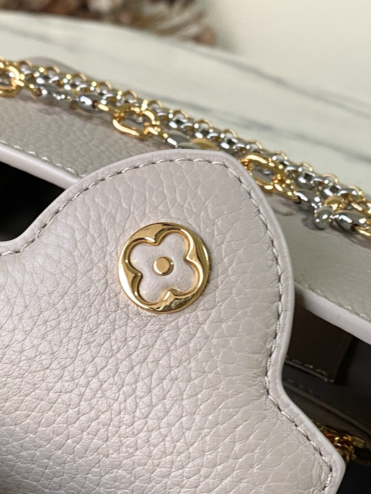 Louis Vuitton Basic Bag M-l-s