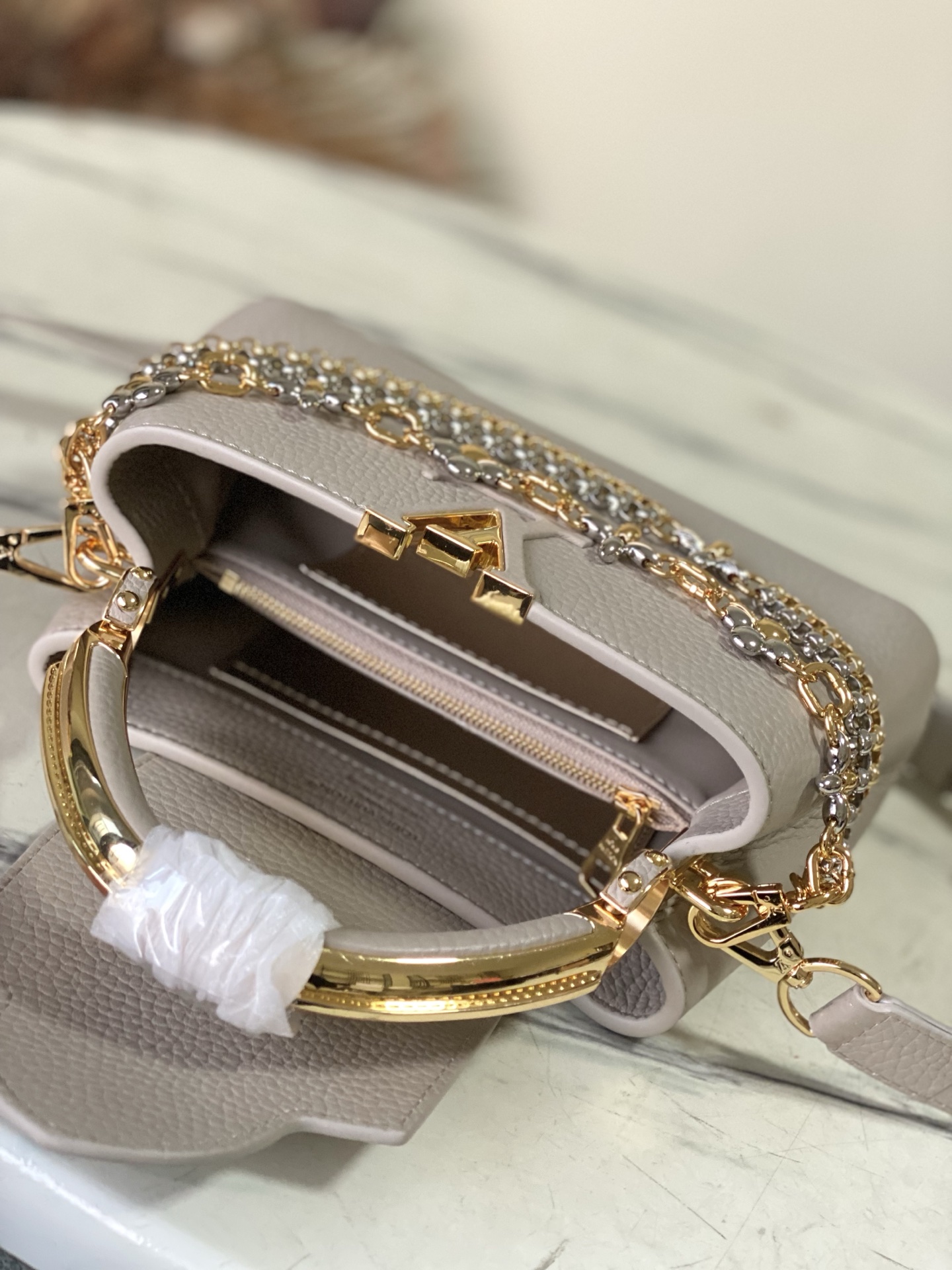 Louis Vuitton Basic Bag M-l-s