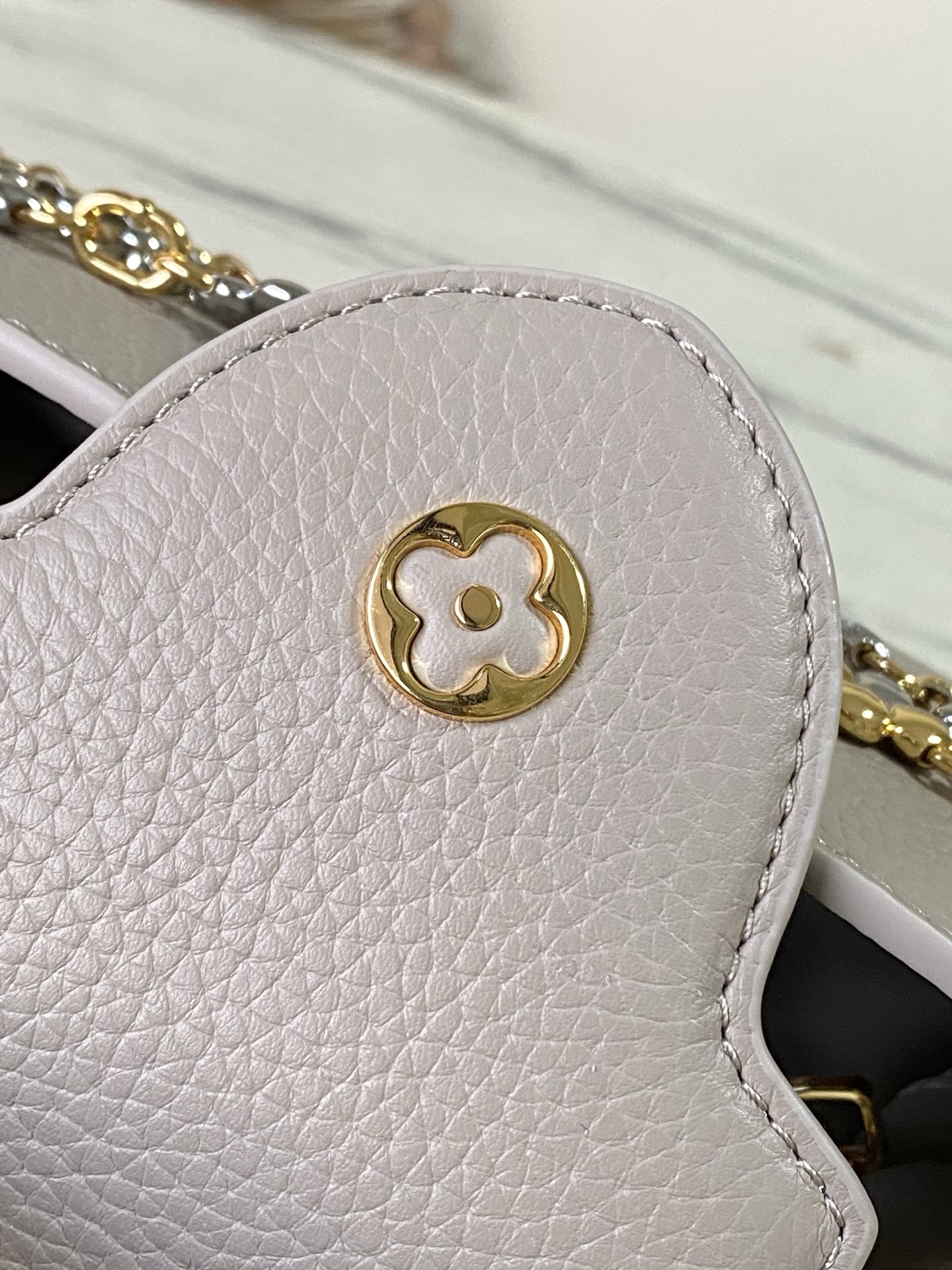 Louis Vuitton Basic Bag M-l-s