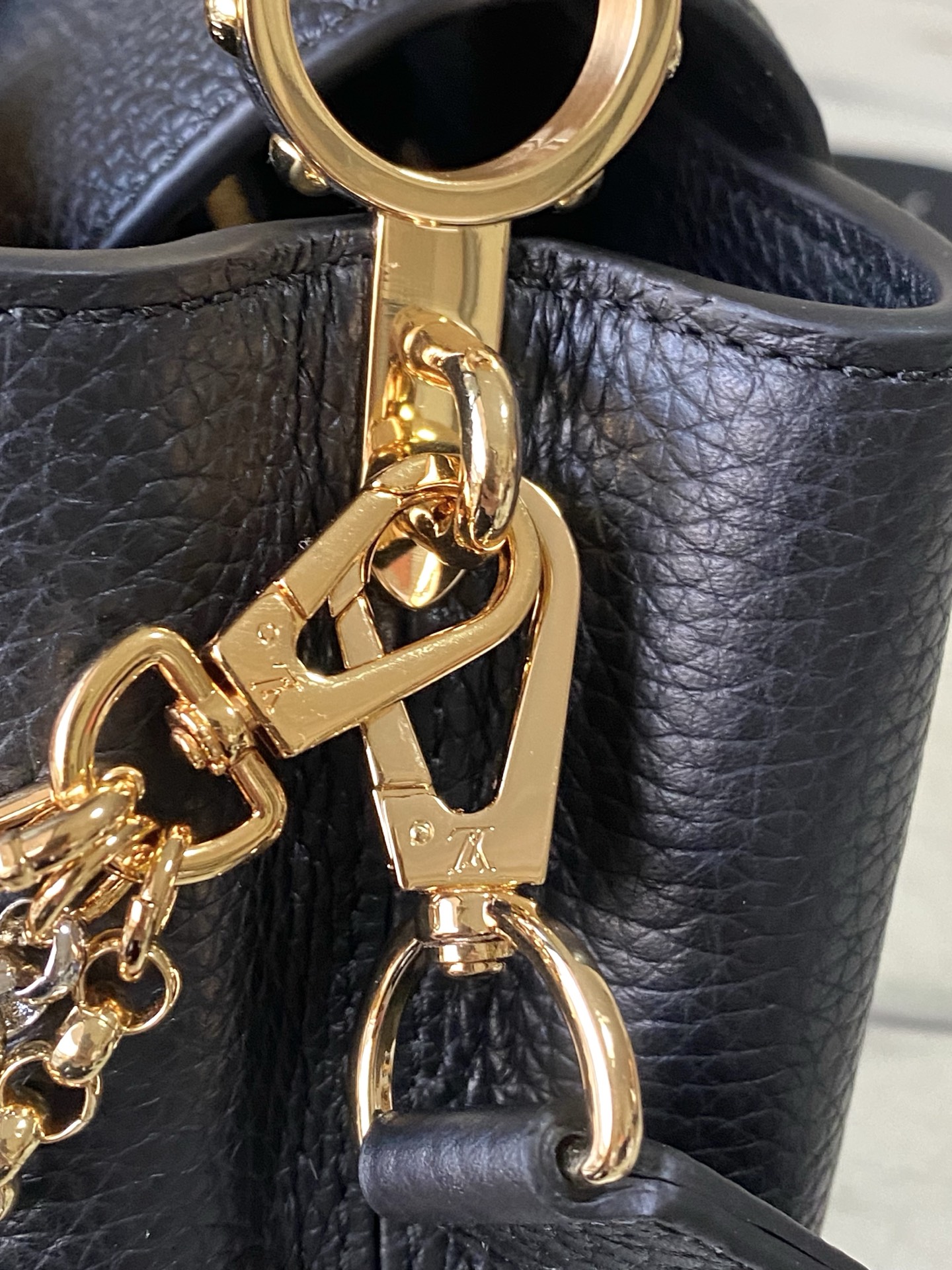 Louis Vuitton Basic Bag M-l-s