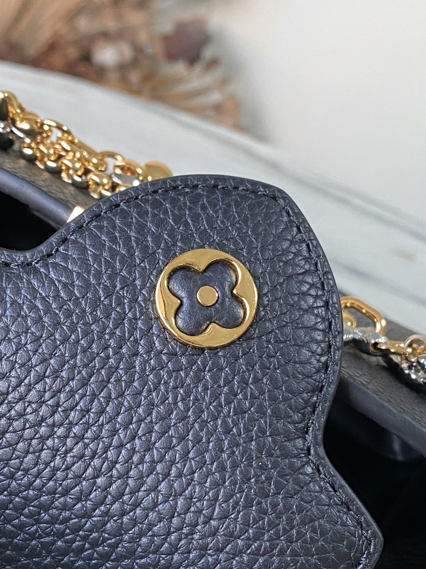 Louis Vuitton Basic Bag M-l-s