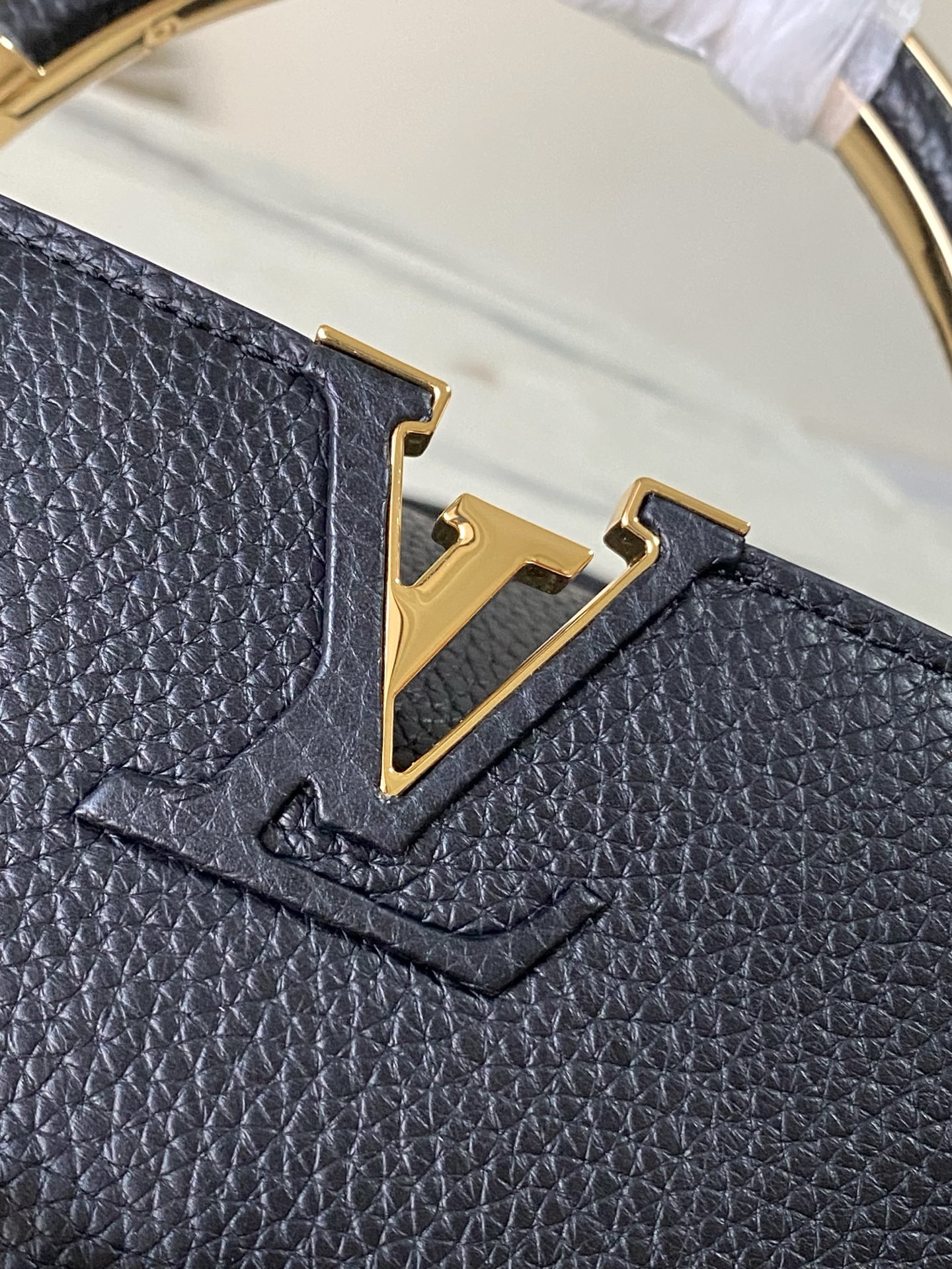 Louis Vuitton Basic Bag M-l-s