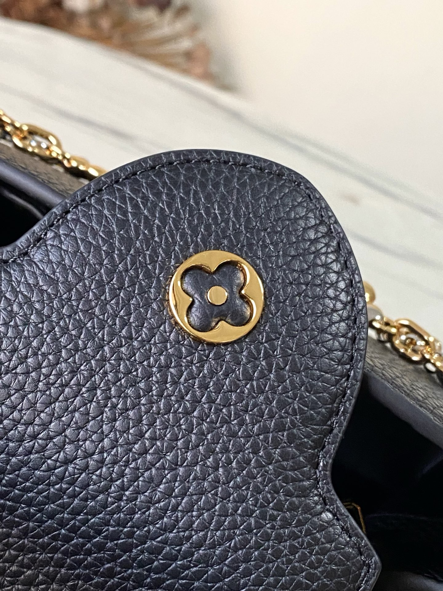 Louis Vuitton Basic Bag M-l-s