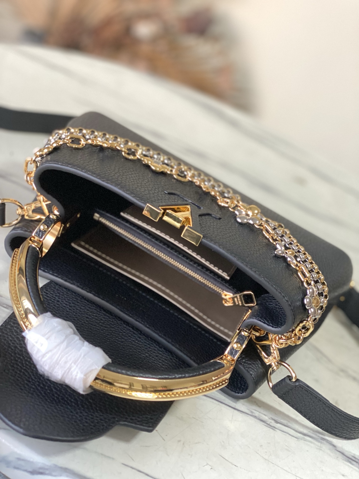 Louis Vuitton Basic Bag M-l-s