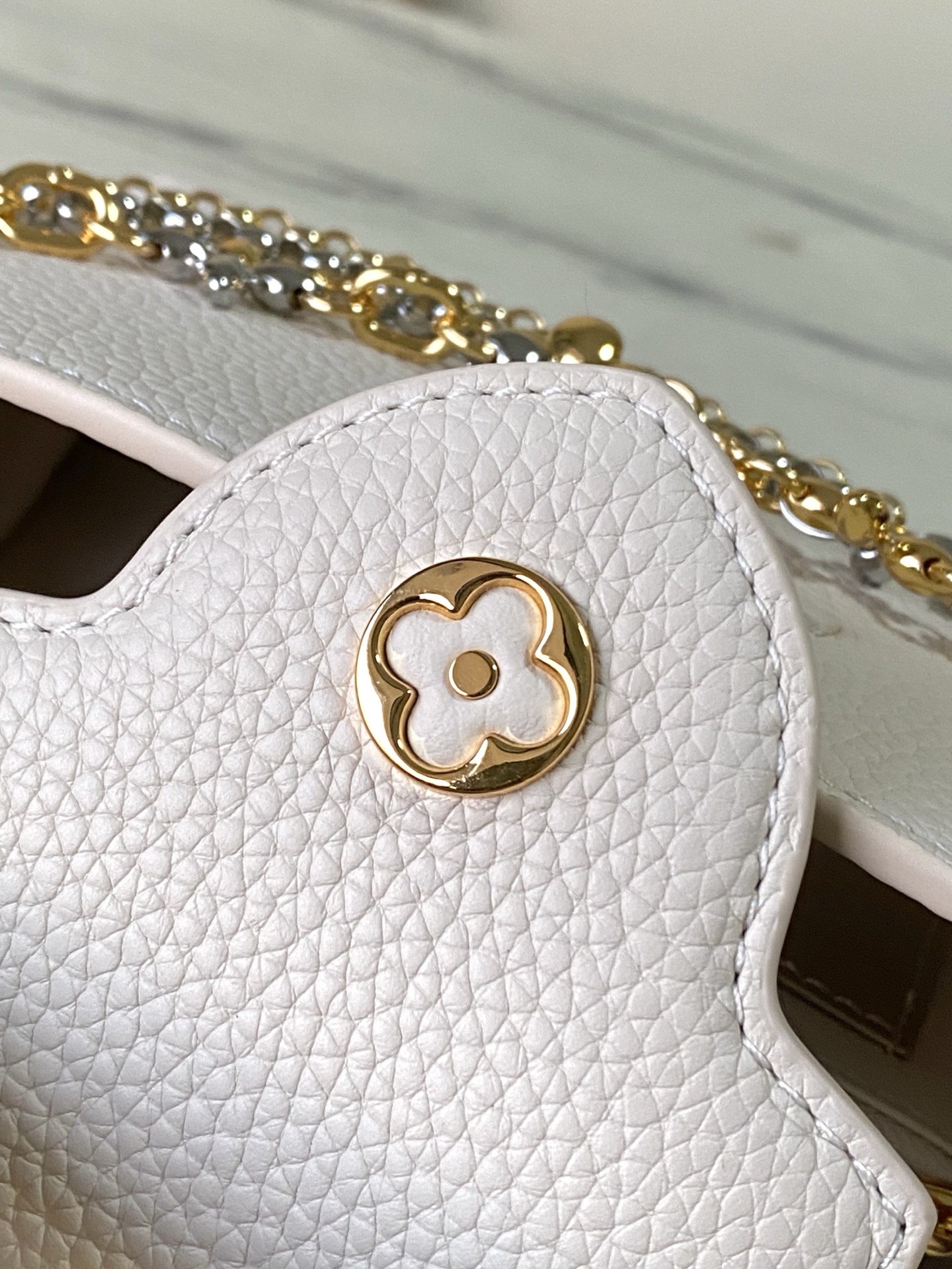 Louis Vuitton Basic Bag M-l-s