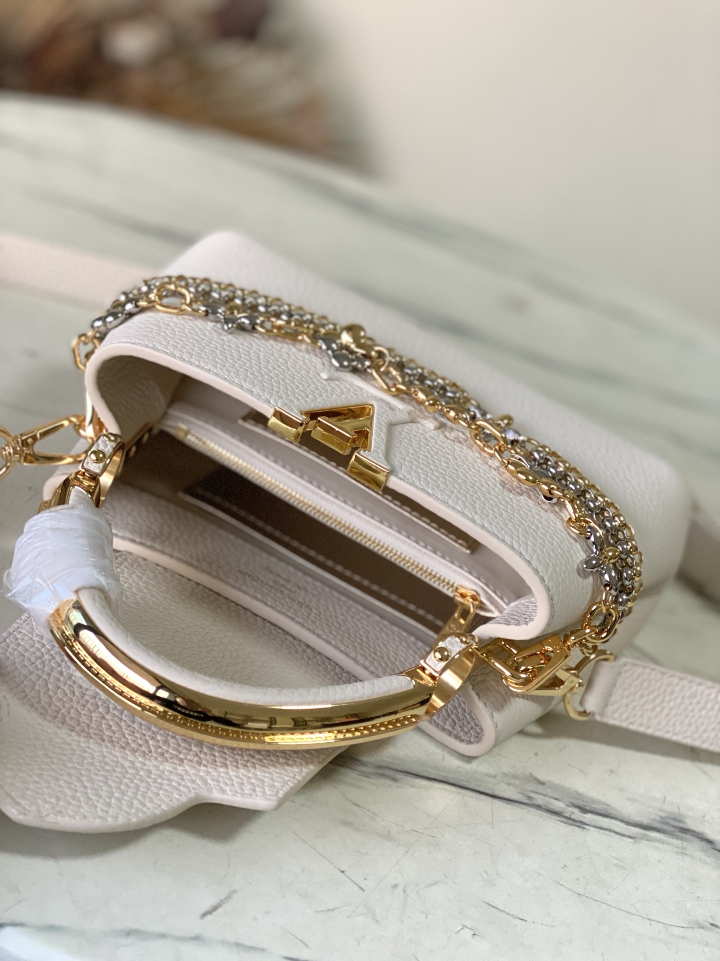 Louis Vuitton Basic Bag M-l-s