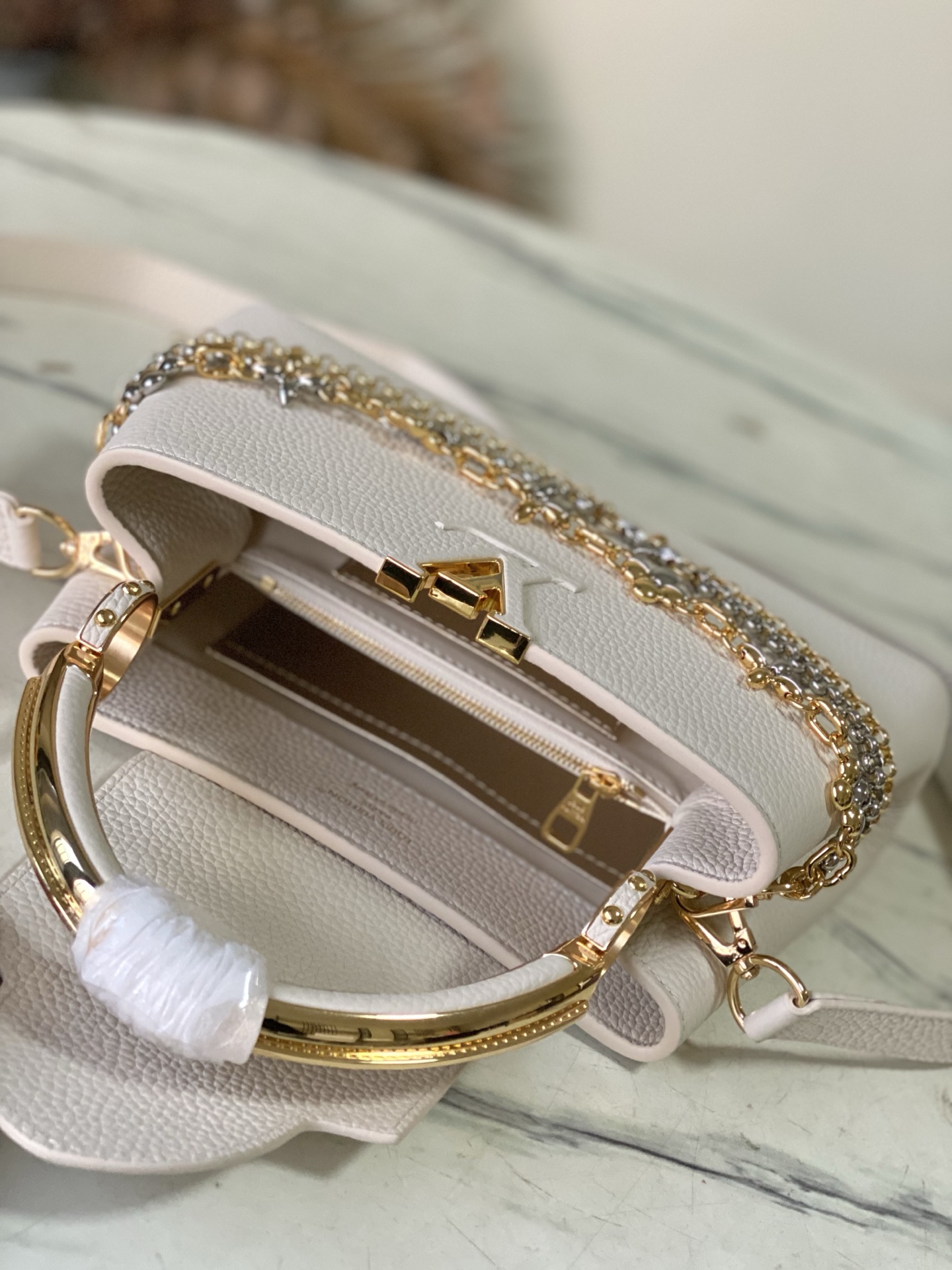 Louis Vuitton Basic Bag M-l-s