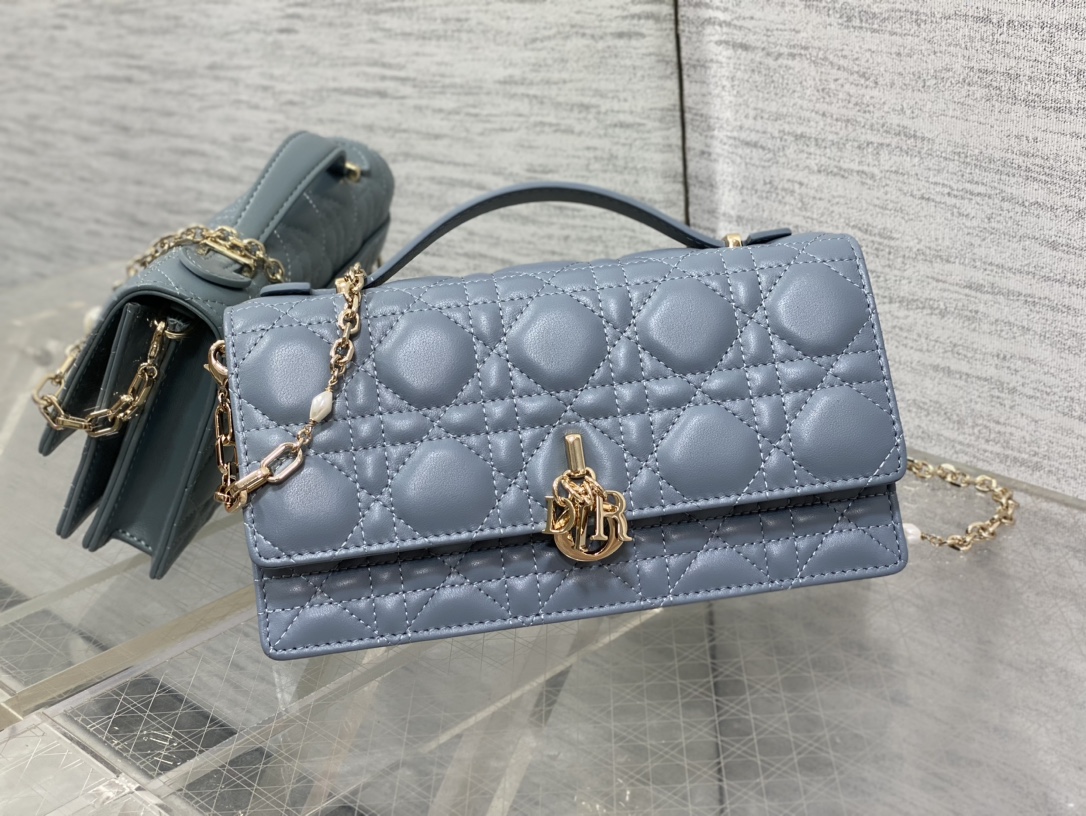 Clutch Bag Sheepskin Blue M-s