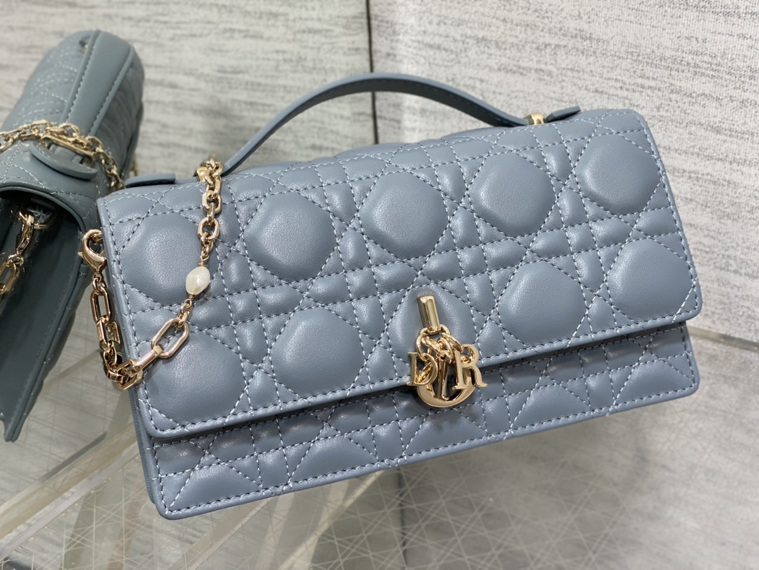 Clutch Bag Sheepskin Blue M-s