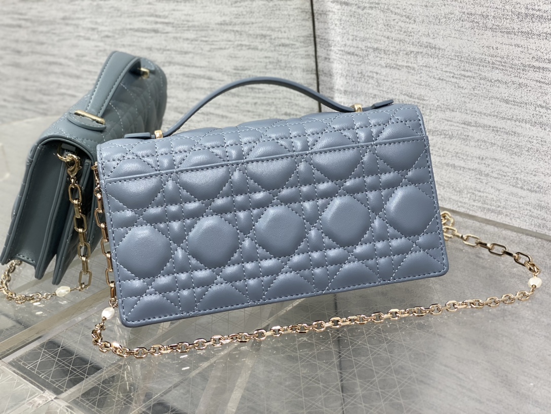 Clutch Bag Sheepskin Blue M-s