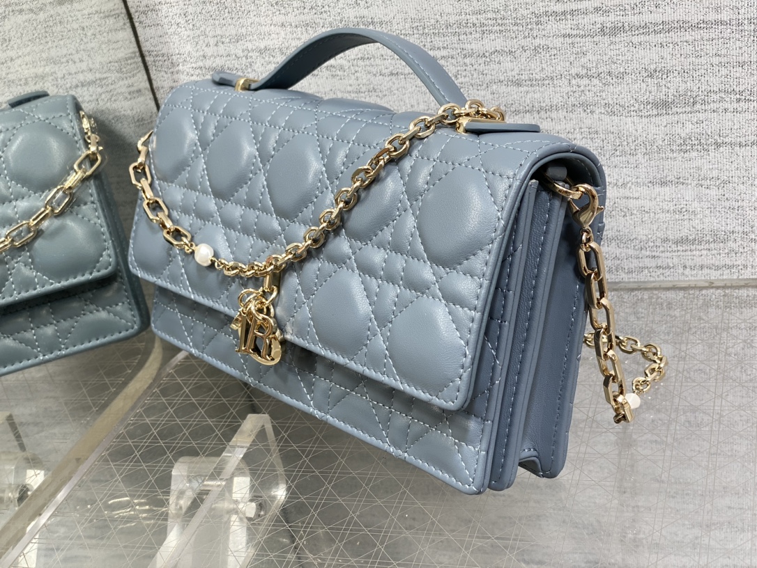 Clutch Bag Sheepskin Blue M-s