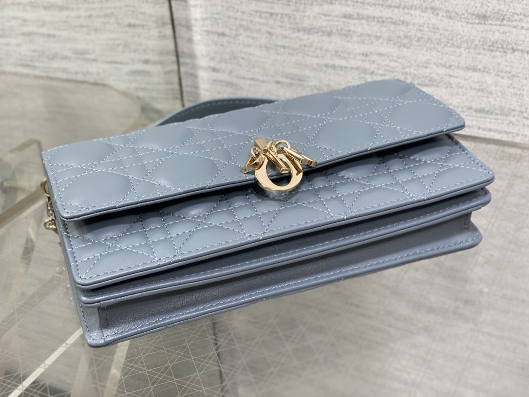 Clutch Bag Sheepskin Blue M-s