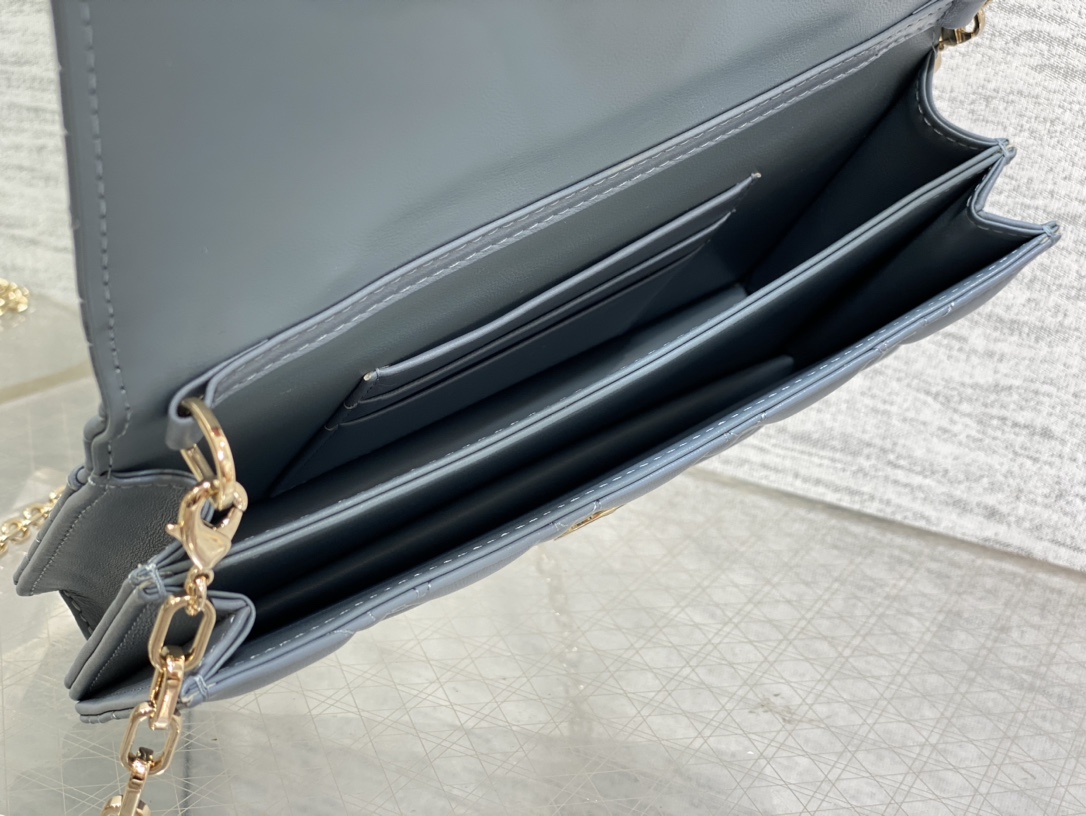 Clutch Bag Sheepskin Blue M-s