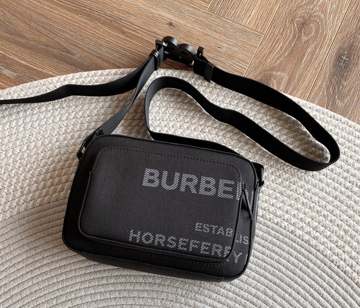 Burberry Basic Bag Canvas Black