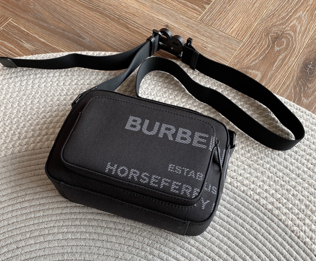 Burberry Basic Bag Canvas Black