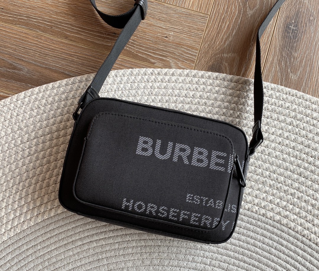 Burberry Basic Bag Canvas Black