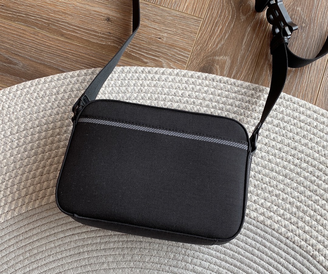 Burberry Basic Bag Canvas Black