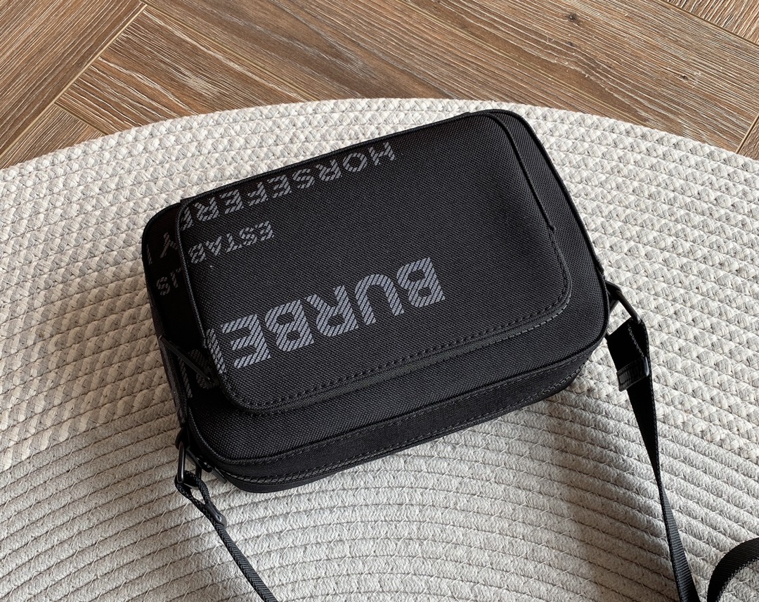 Burberry Basic Bag Canvas Black