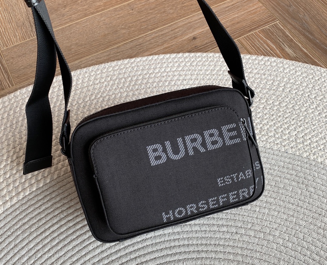 Burberry Basic Bag Canvas Black