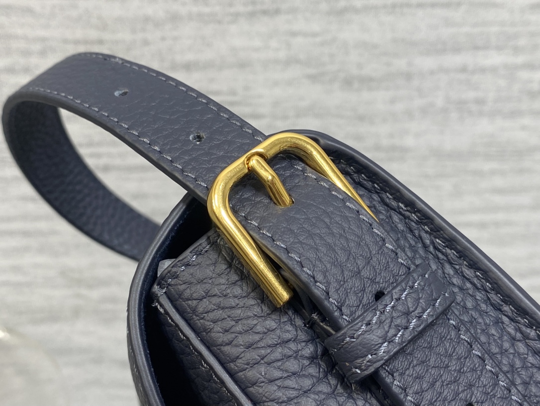 Basic Bag Cow Leather M-s