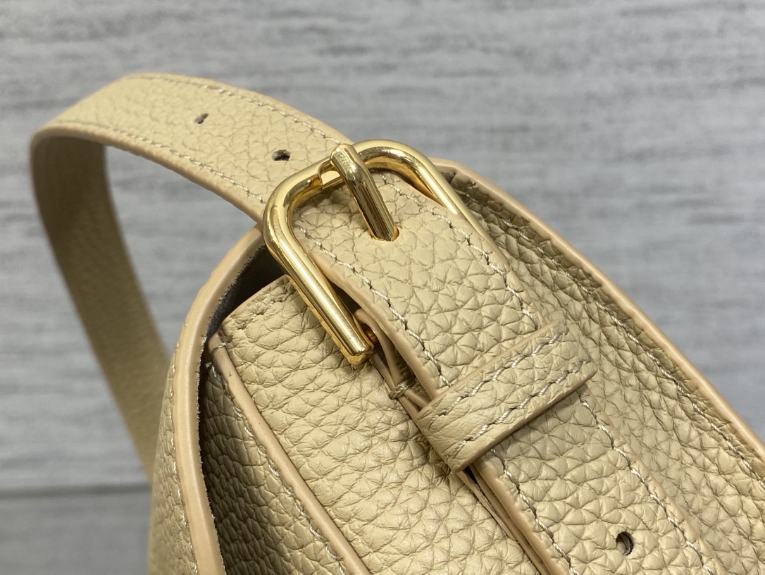 Basic Bag Cow Leather M-s