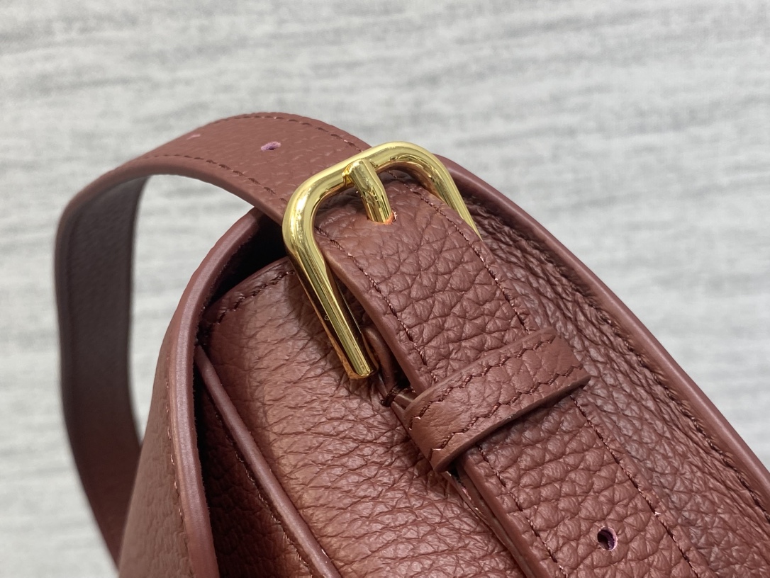 Basic Bag Cow Leather M-s