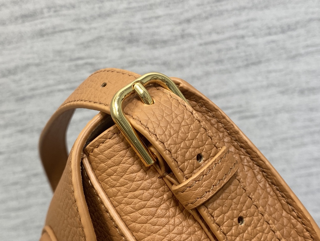 Basic Bag Cow Leather M-s