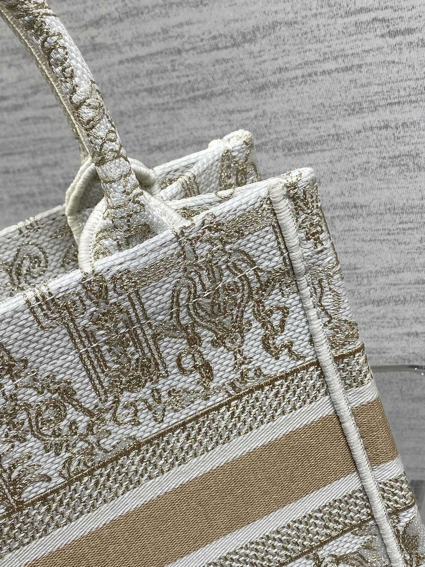 Dior Basic Bag Canvas Gold M-s