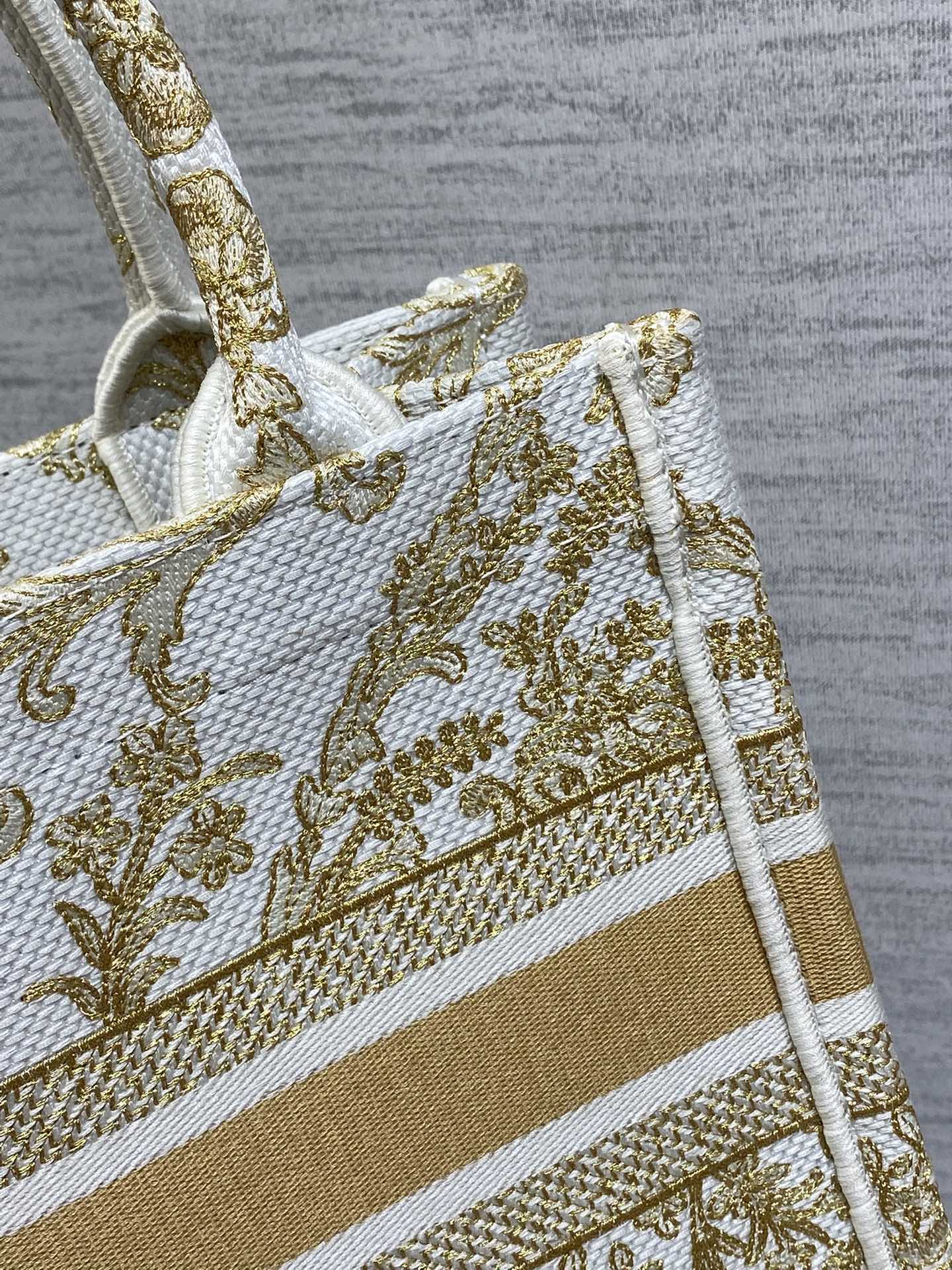 Dior Basic Bag Canvas Gold M-s