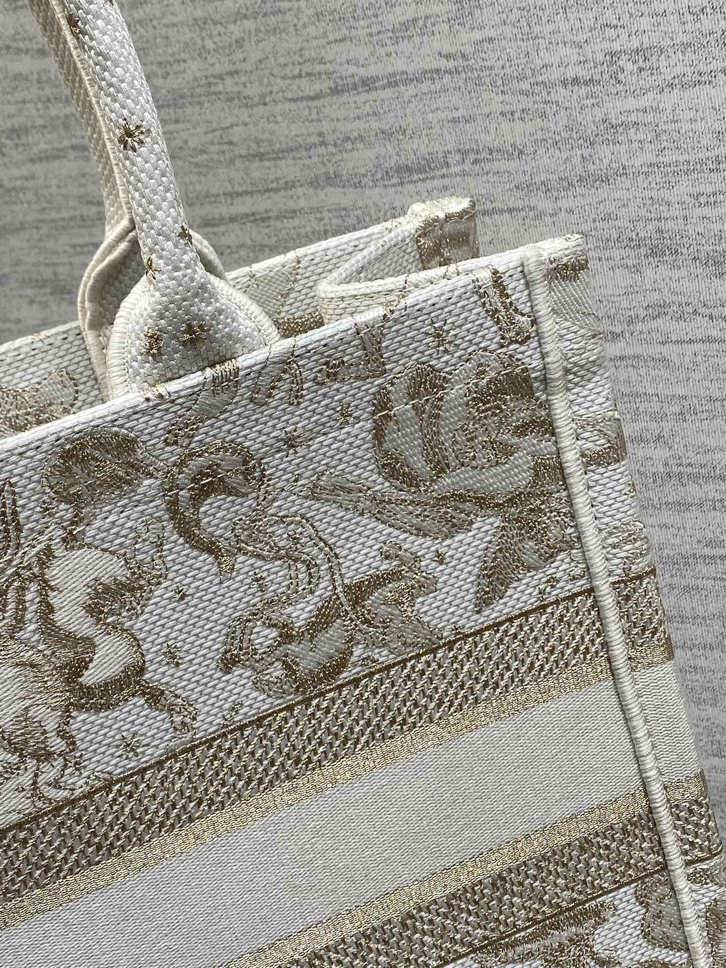 Dior Basic Bag Canvas Gold M-s