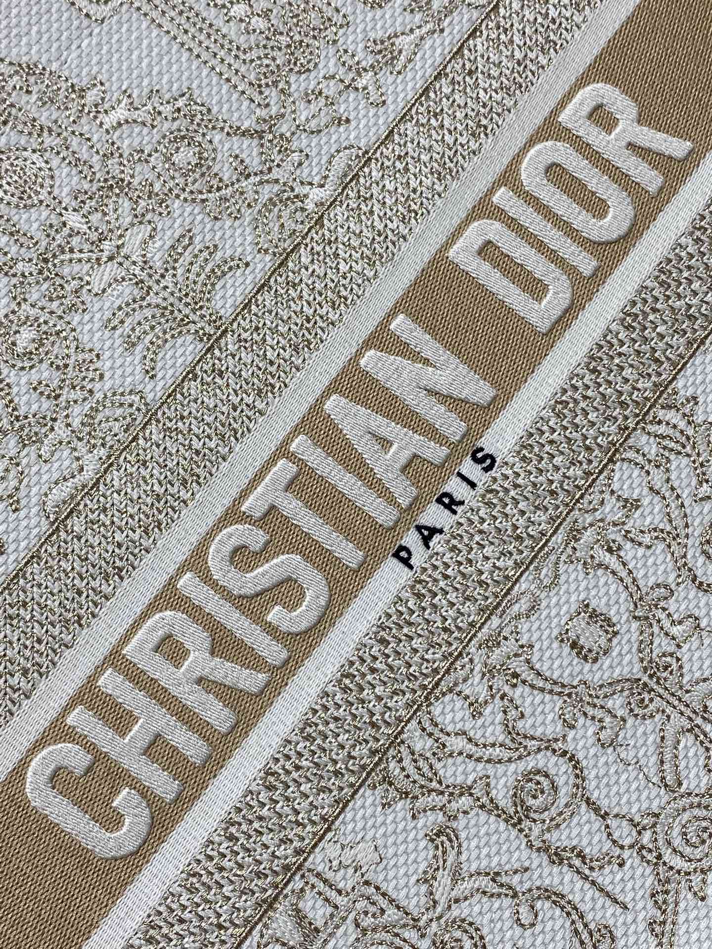 Dior Basic Bag Canvas Gold M-s