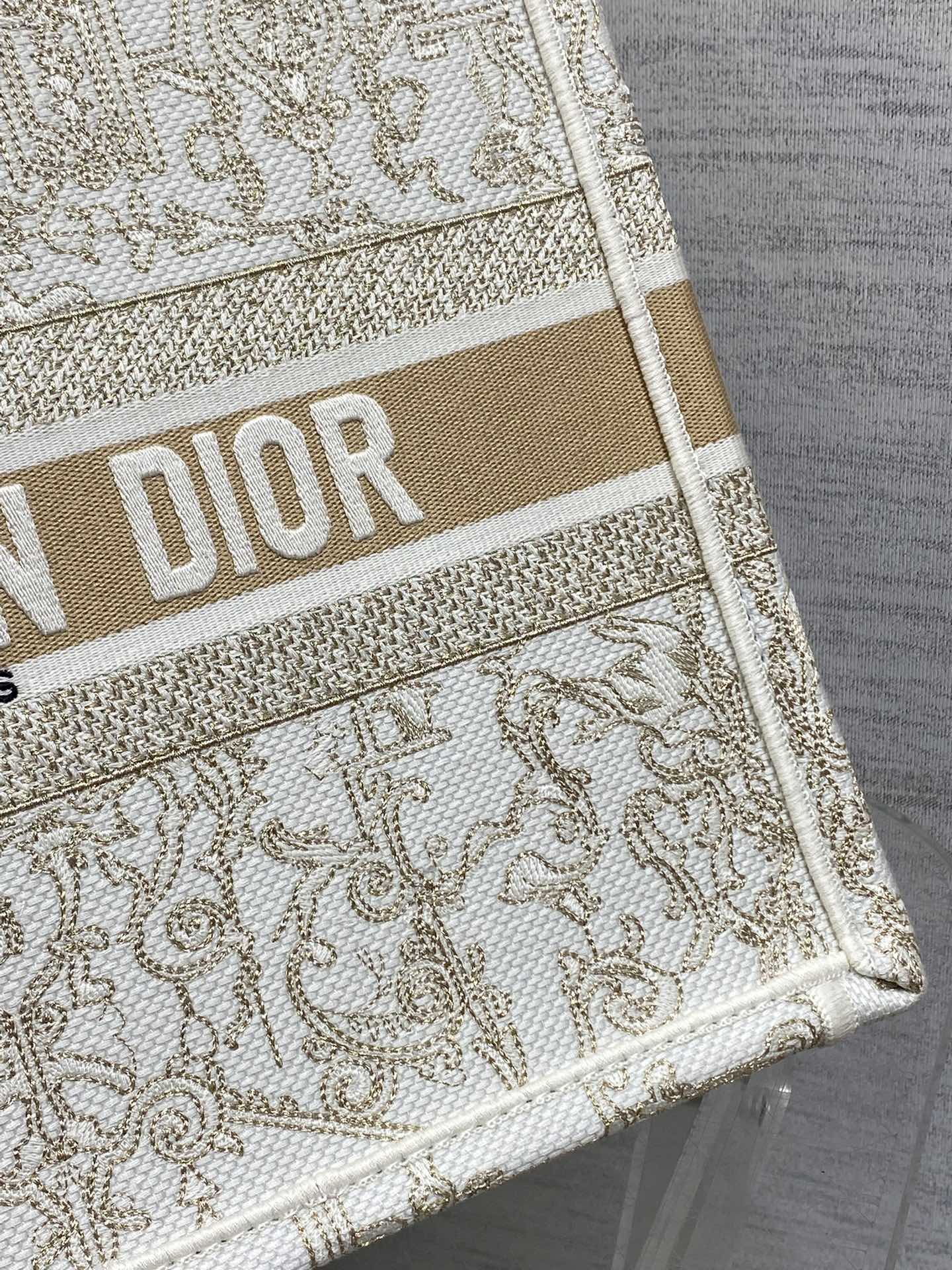 Dior Basic Bag Canvas Gold M-s