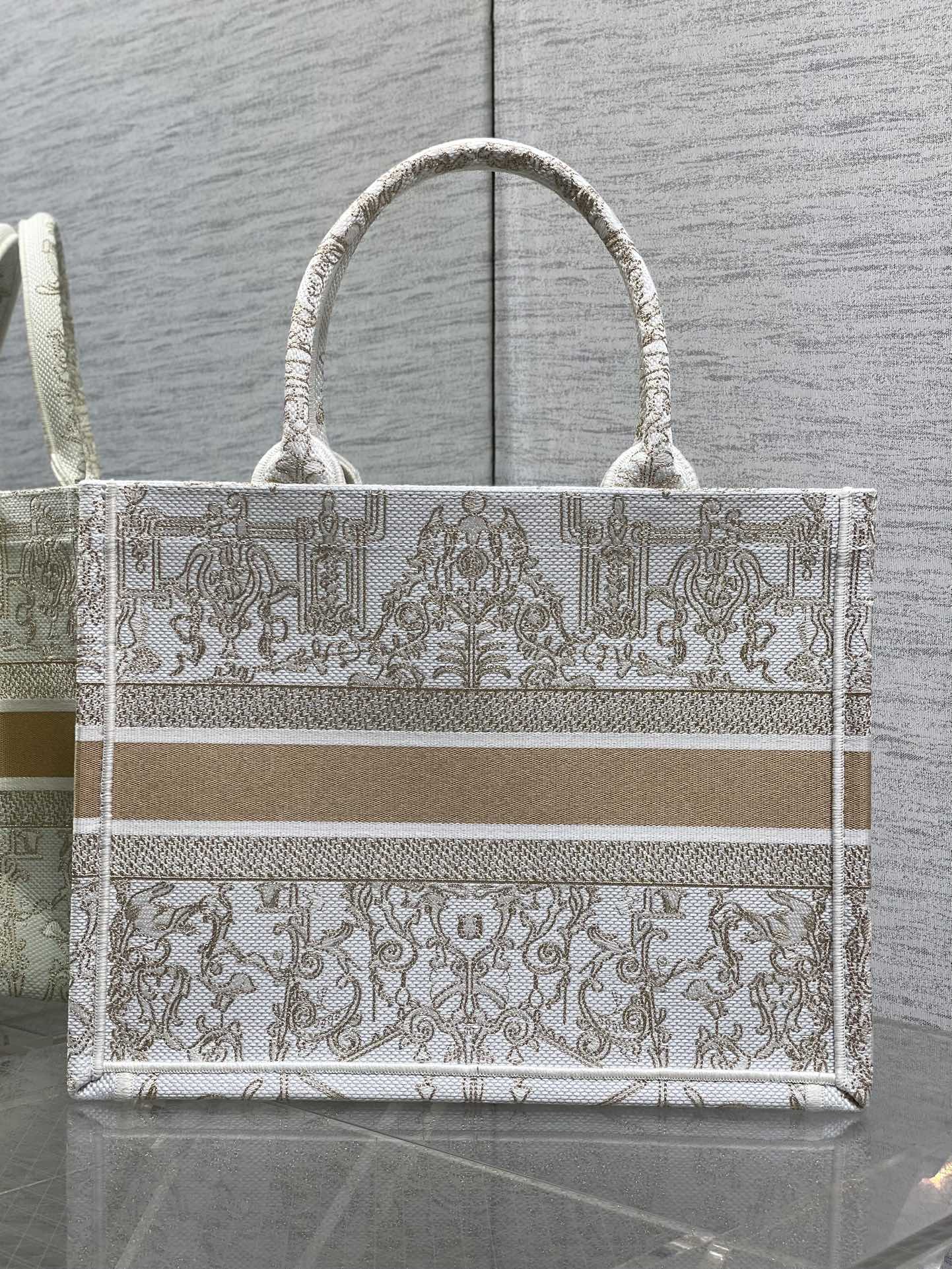 Dior Basic Bag Canvas Gold M-s