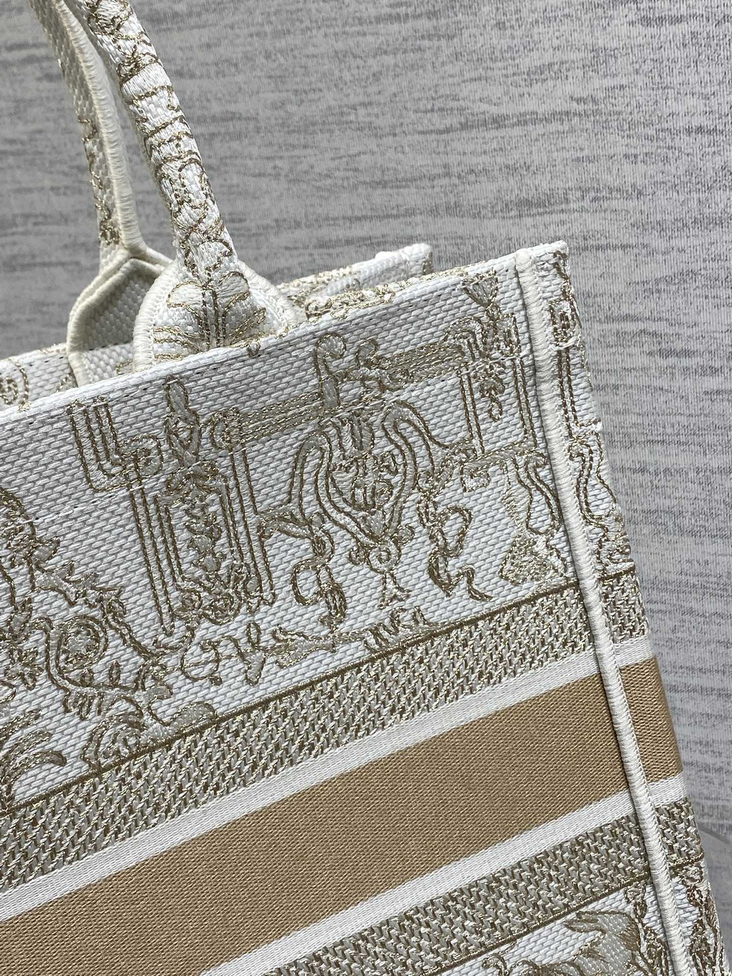 Dior Basic Bag Canvas Gold M-s