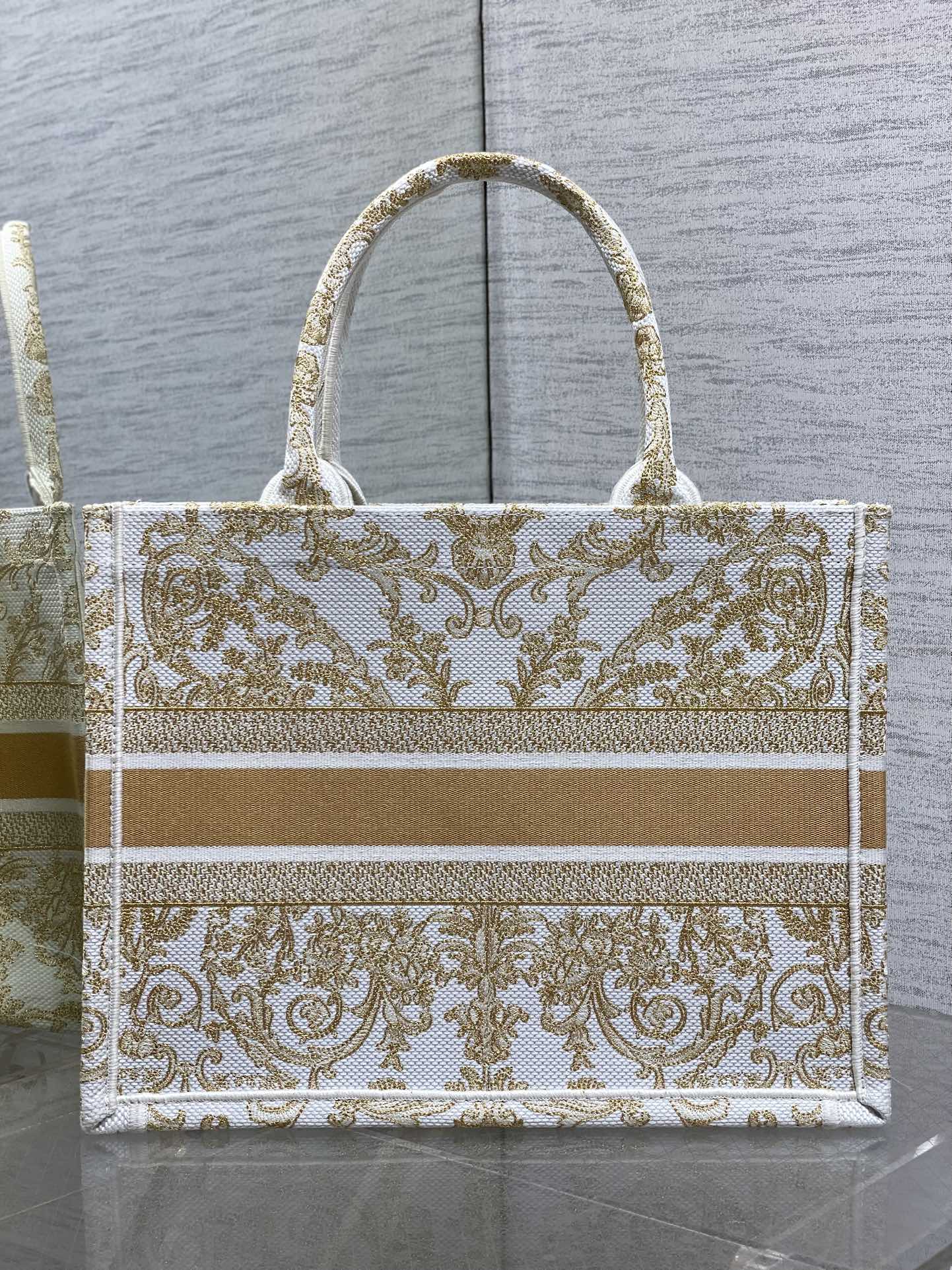 Dior Basic Bag Canvas Gold M-s