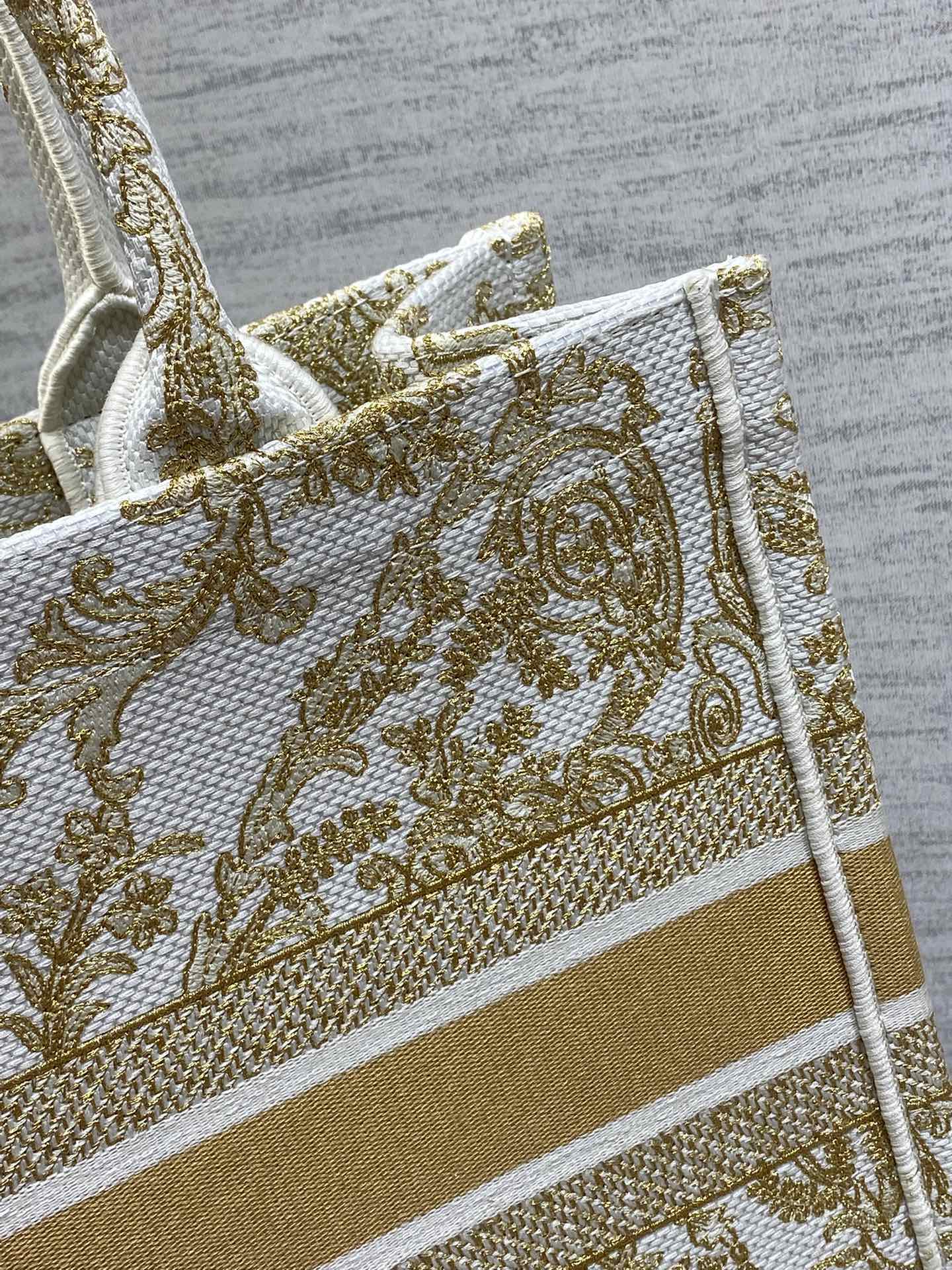 Dior Basic Bag Canvas Gold M-s