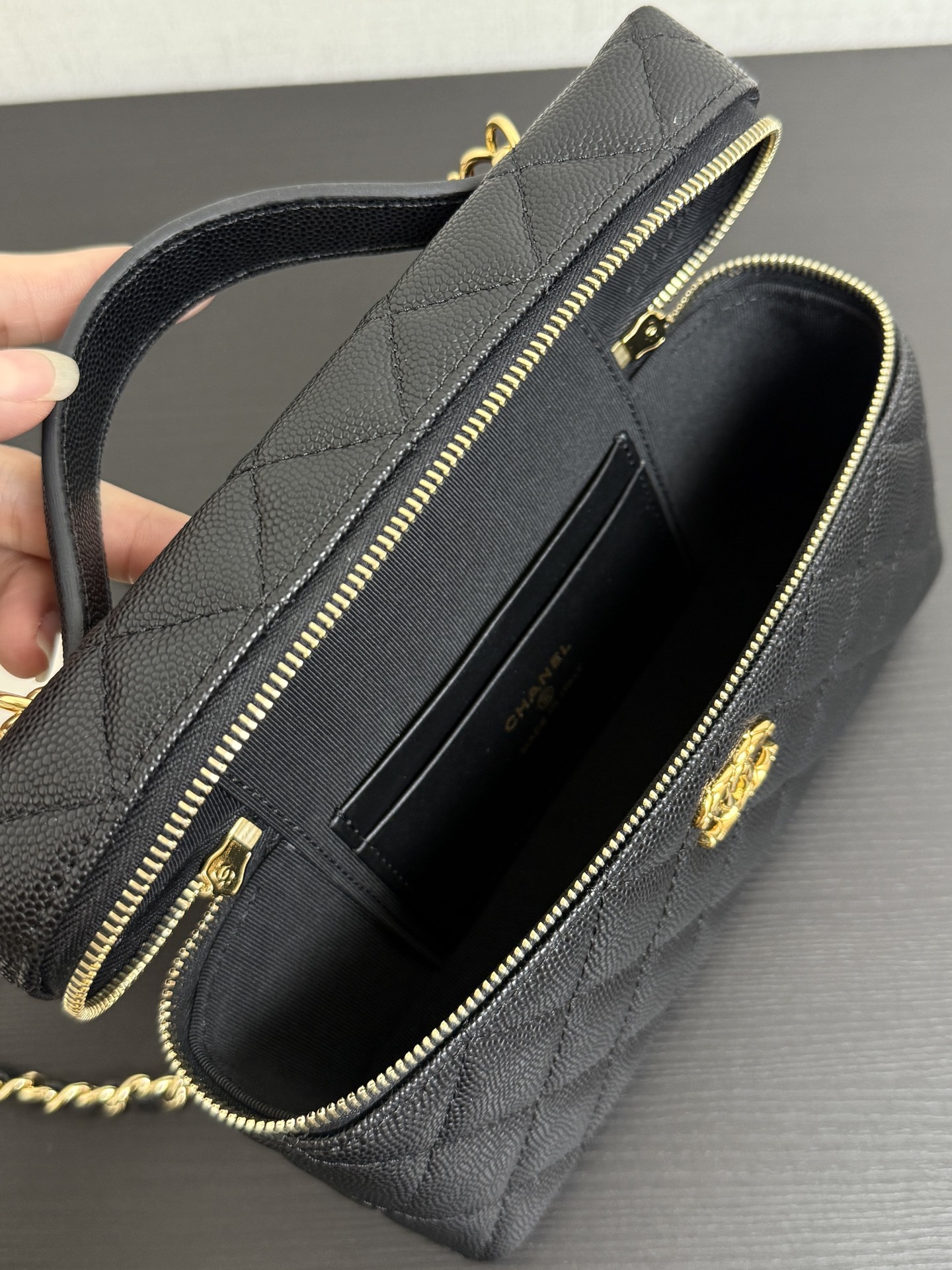 Basic Bag Cow Leather 19cm-s