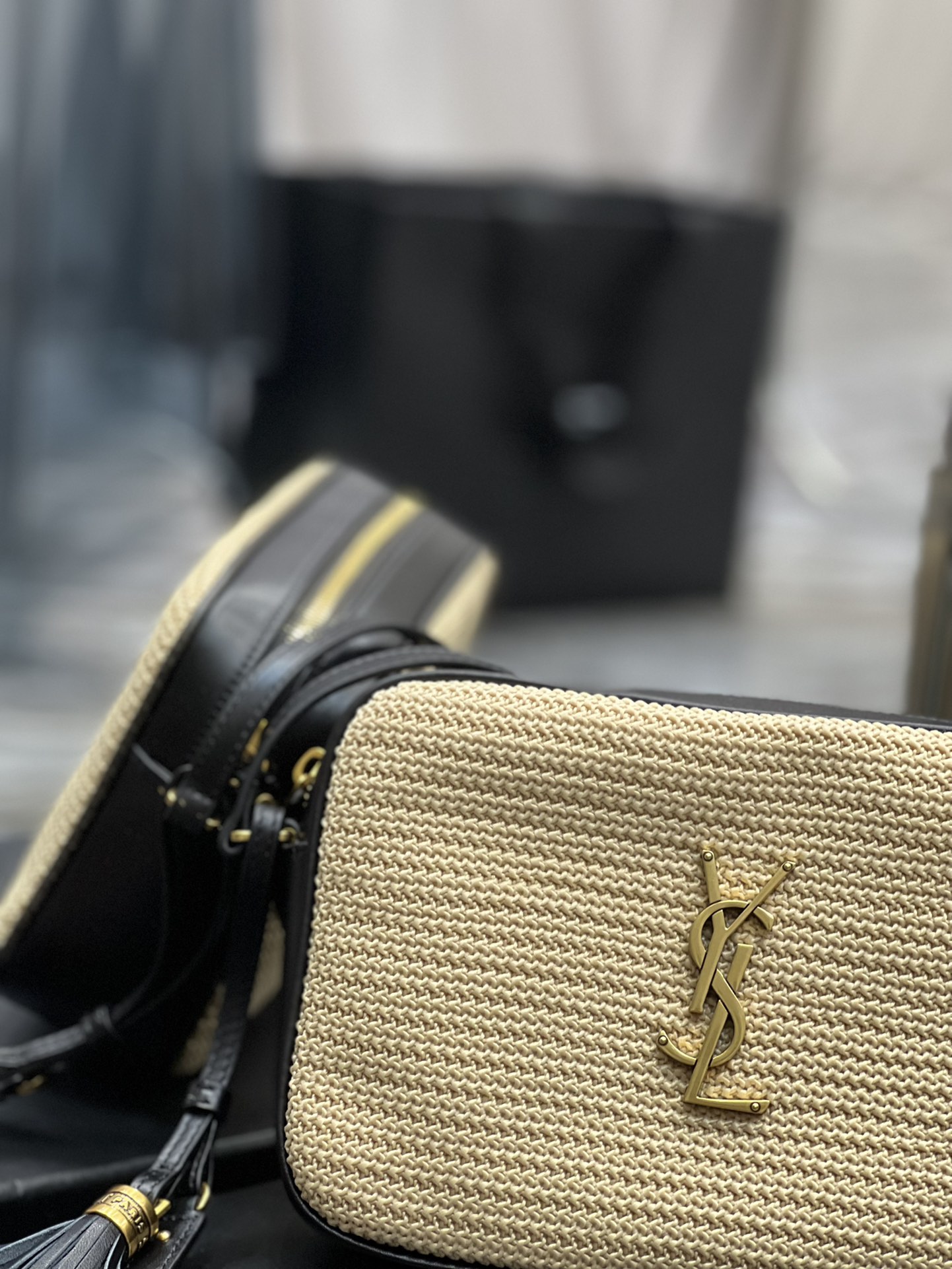 Basic Bag Cow Leather Black M