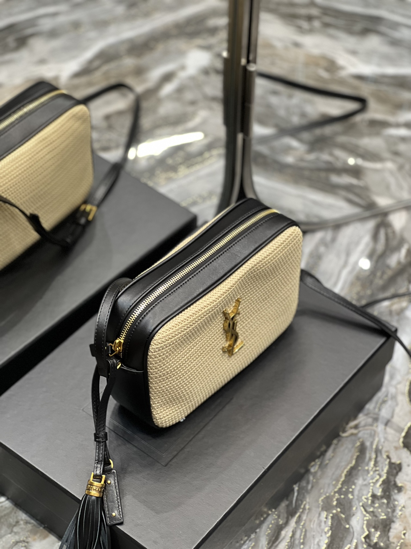Basic Bag Cow Leather Black M