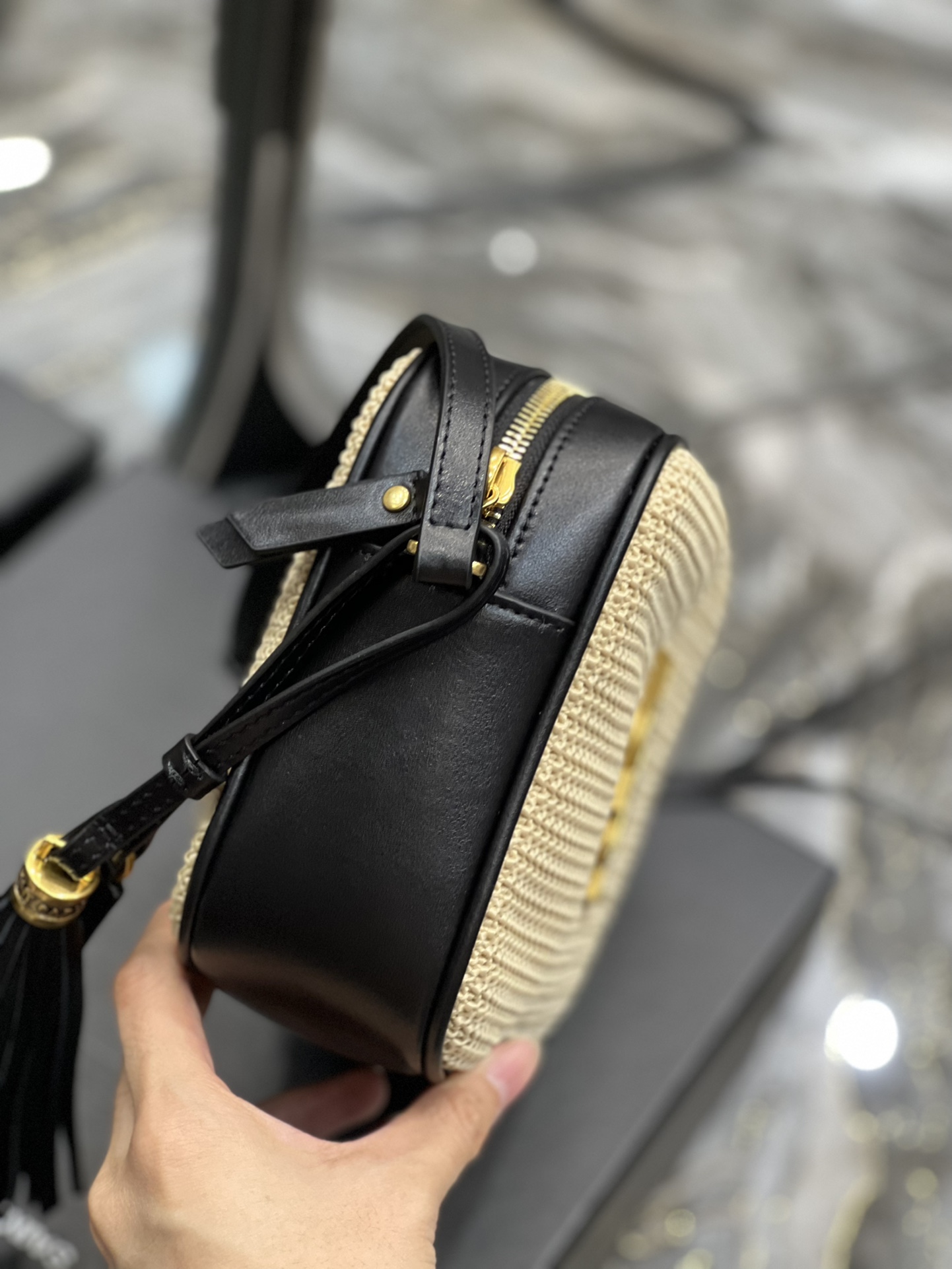 Basic Bag Cow Leather Black M