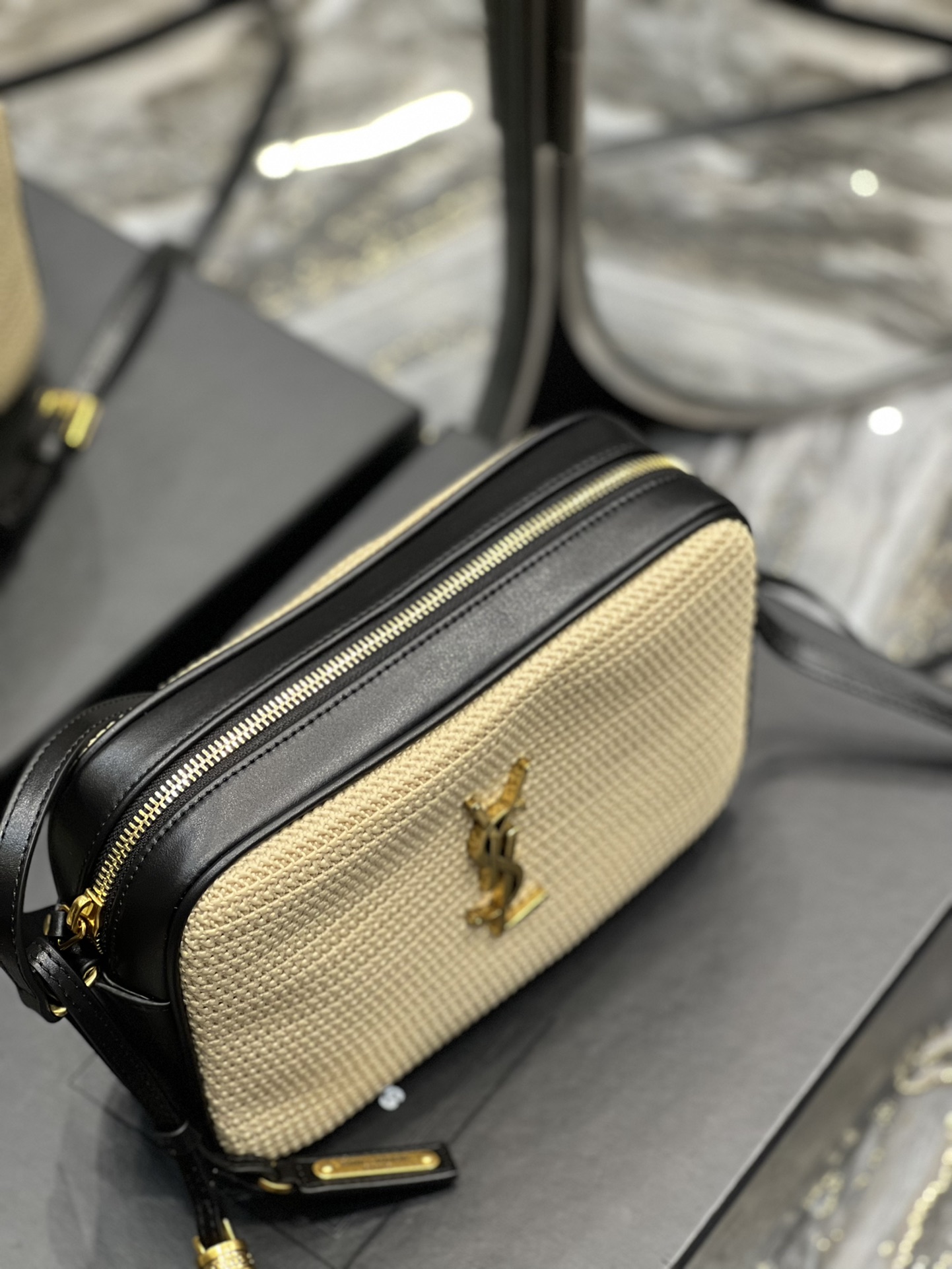 Basic Bag Cow Leather Black M