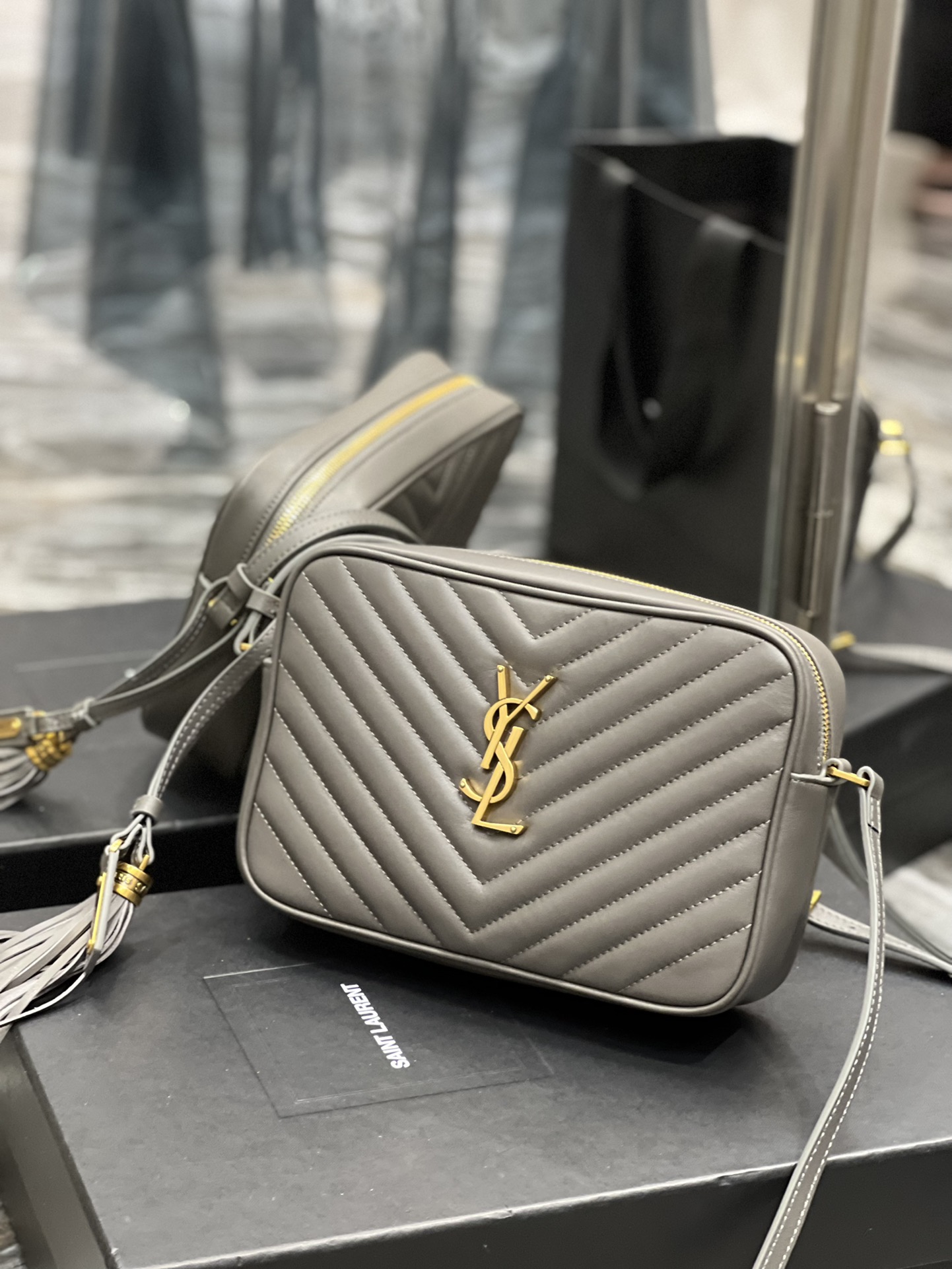 Basic Bag Cow Leather Gray M