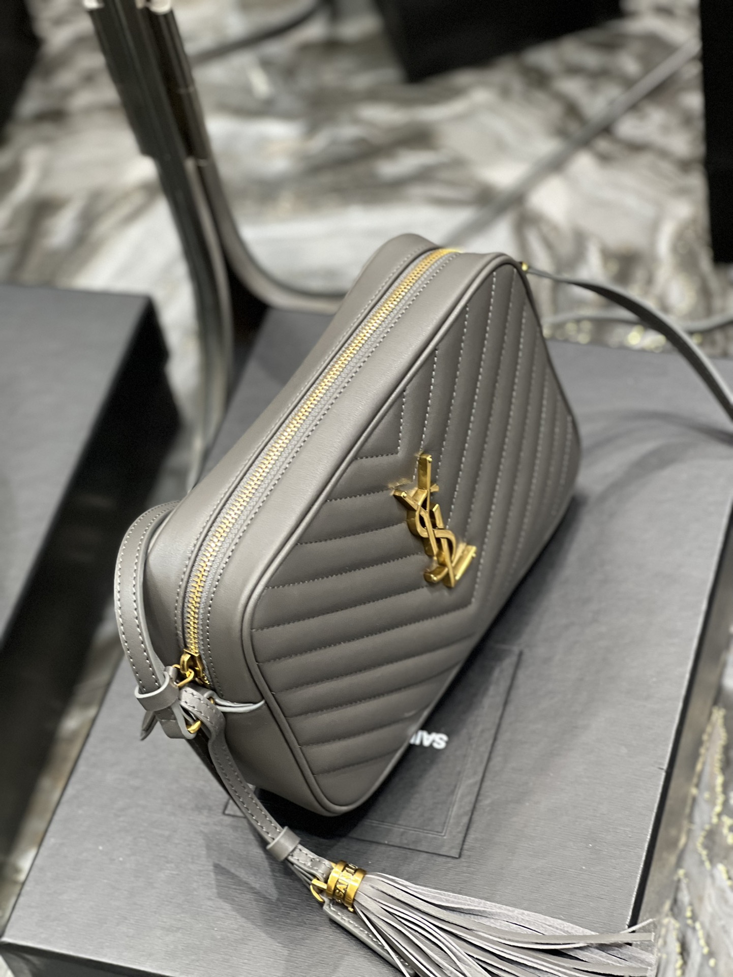 Basic Bag Cow Leather Gray M