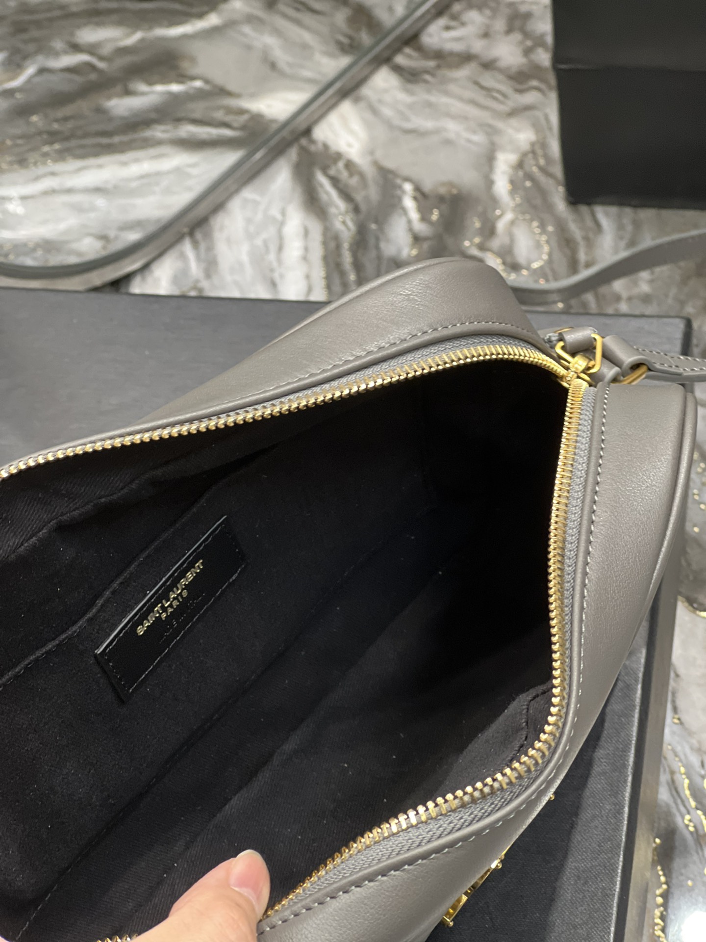 Basic Bag Cow Leather Gray M