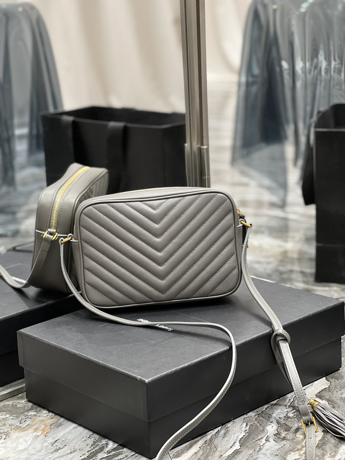 Basic Bag Cow Leather Gray M